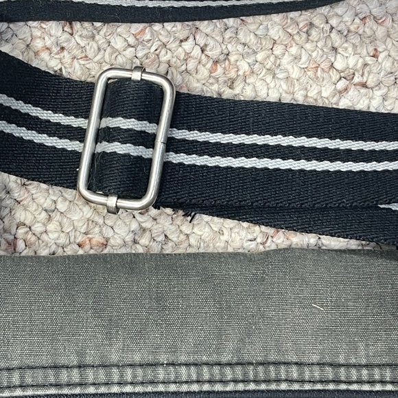 District Threads Canvas Messenger Bag Army Green Louisville KY Graphic Crossbody - Picture 4 of 8